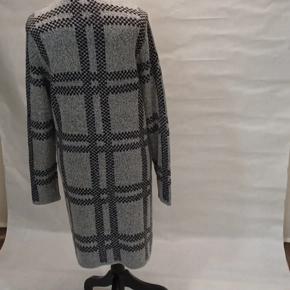 Apt, 9 Long Cardigan Sweater Gray and Navy Plaid Size‎ XL - Picture 2 of 9